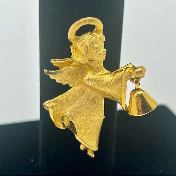 Vintage 70s Gold toned Signed RR
Angel with Dangling Bell Brooch. - Picture 9 of 9